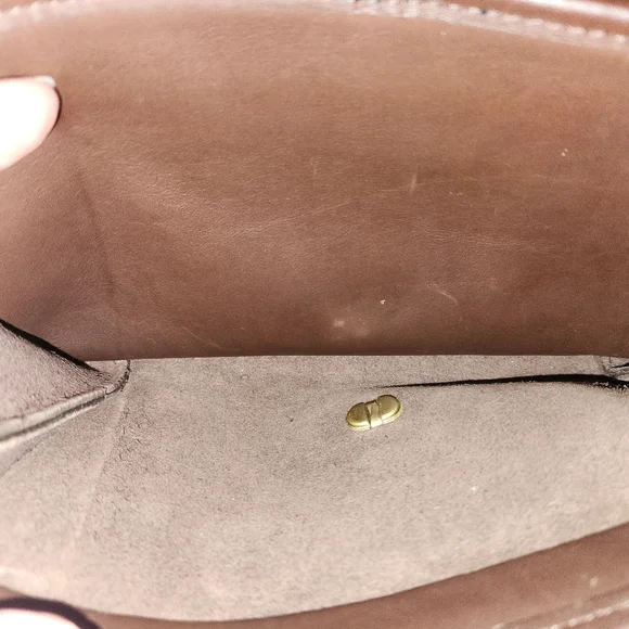 **SOLD**Coach Ridgefield - Picture 11 of 13